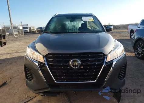 2021 Nissan Kicks Sv Xtronic Cvt z USA, uszkodzony, nr VIN 3N1CP5CV9ML479303